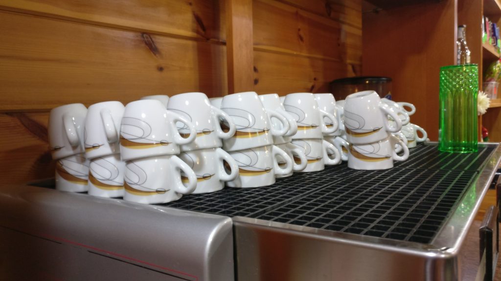 Cafetería con juegos para niños en Gijón