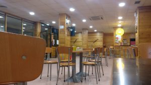 Cafetería con juegos para niños en Gijón
