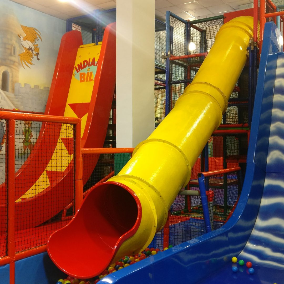 Zona de juegos del Indiana Bill de Gijón